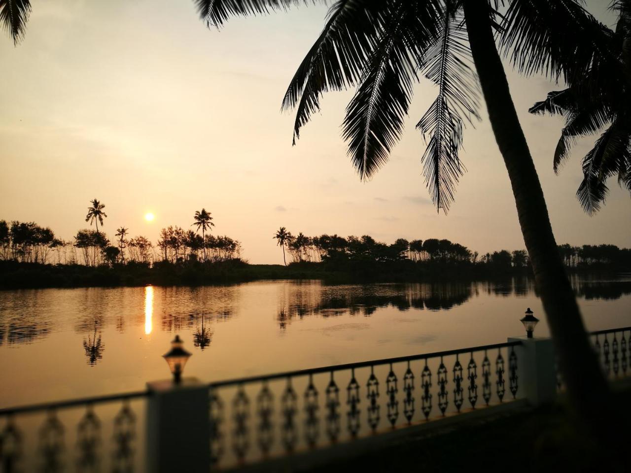 Voye Homes Majestic Retreat Resort Varkala Paravur Exterior photo